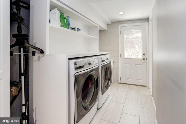 Building Photo - 6408 Tisdale Terrace