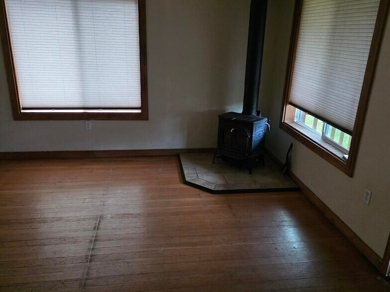 Building Photo - 23 S Main St