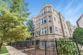 Building Photo - 2839 N Sawyer Ave