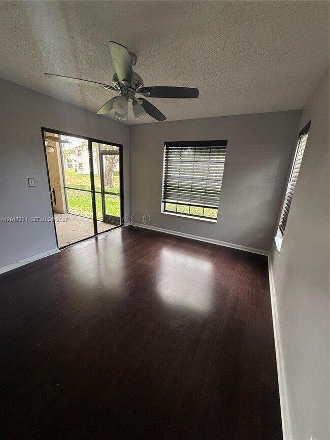 Building Photo - 301 Olivewood Pl