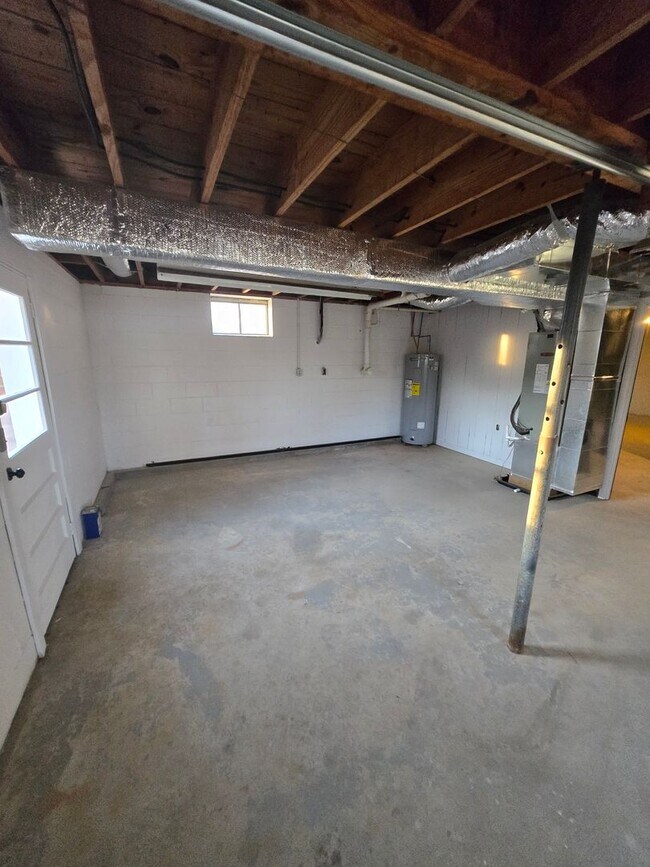 Building Photo - Charming 3-Bedroom, 2-Bathroom Brick Home for Rent