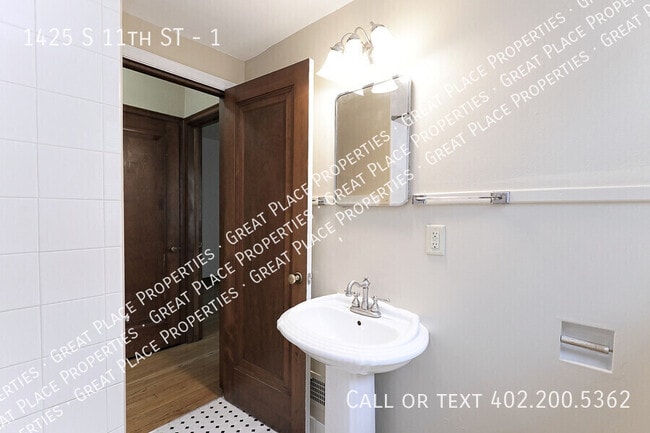 Building Photo - 1425 S 11th St