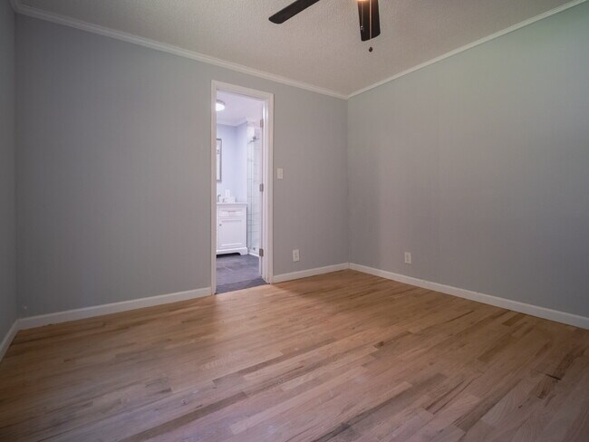 Building Photo - 507 8th Ave Ext