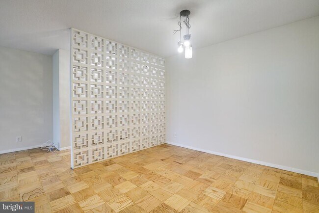 Building Photo - 2030 N Adams St