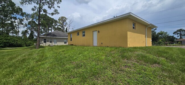 Building Photo - GREAT SW LEHIGH LOCATION-THREE BEDROOM -2 BATH-MOVE IN READY
