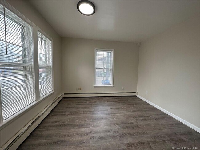 Building Photo - 68 Maltby St