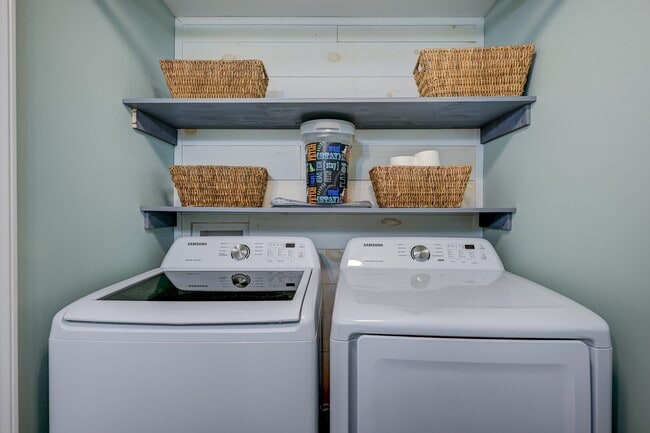 Building Photo - 28 Grachen Dr