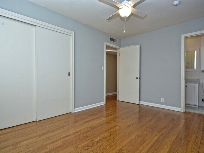 Building Photo - 2600 Twin Oaks Dr