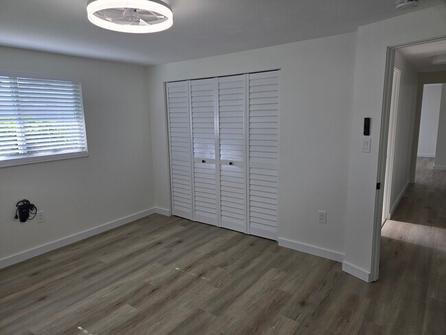 Building Photo - 3442 Fairview Dr