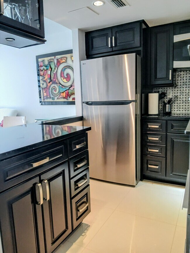 Building Photo - 1830 Embassy Dr