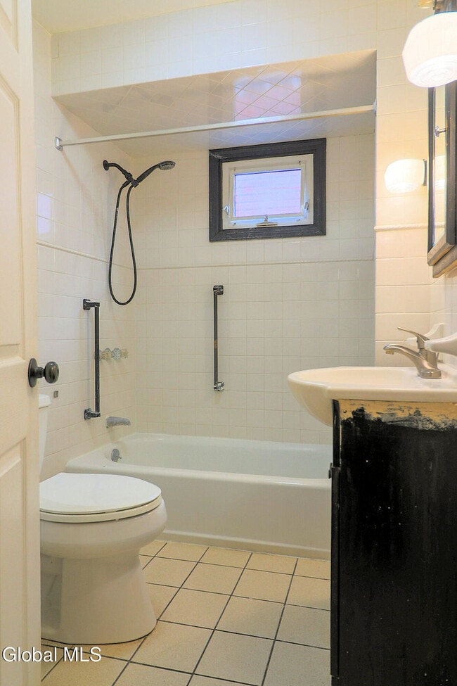 Building Photo - 1369 Santa Fe St