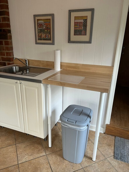 Building Photo - 1900 Oakengate Ln