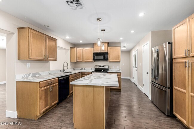 Building Photo - 7613 W Devonshire Ave