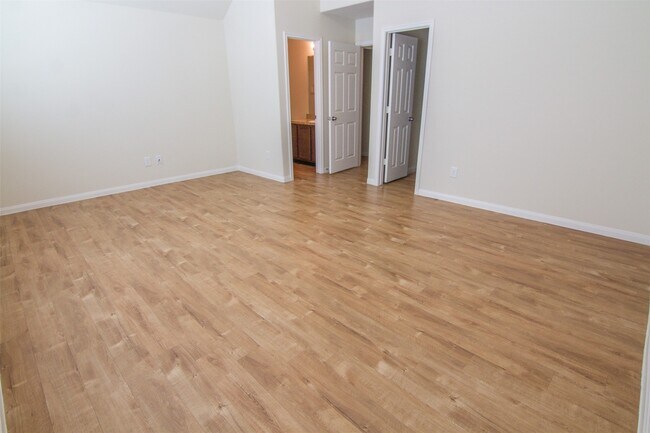 Building Photo - 708 South Ella Creek Drive