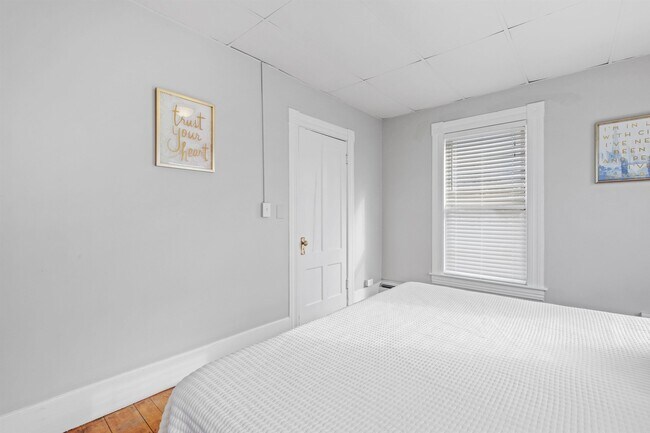 Building Photo - 792 Grove St