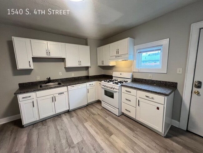 Building Photo - 1540 S 4th St