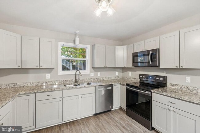 Building Photo - 1317 Charleston St