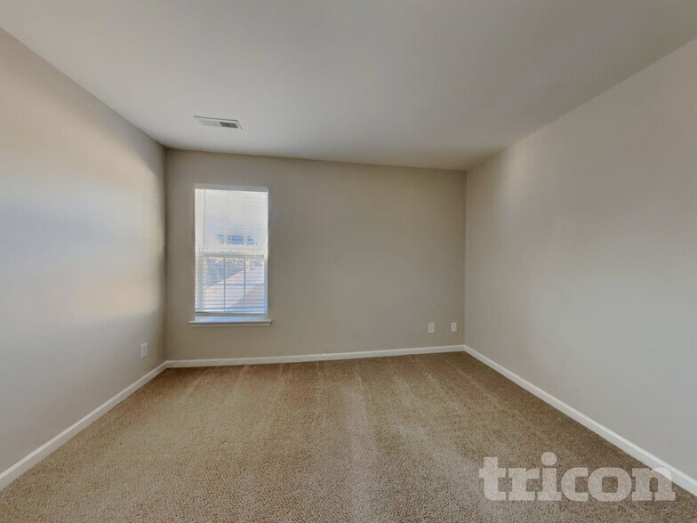 Building Photo - 1011 Ronald Rd