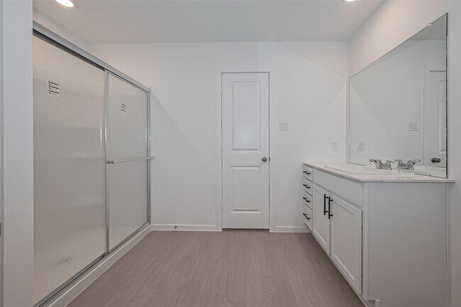 Building Photo - 27615 Village Cir Dr