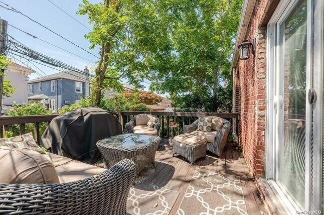 Building Photo - 530 W Olive St