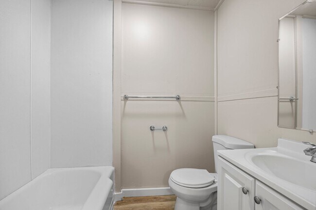 Building Photo - 3 Bedroom 1 Bath 2 Stall Detached Garage