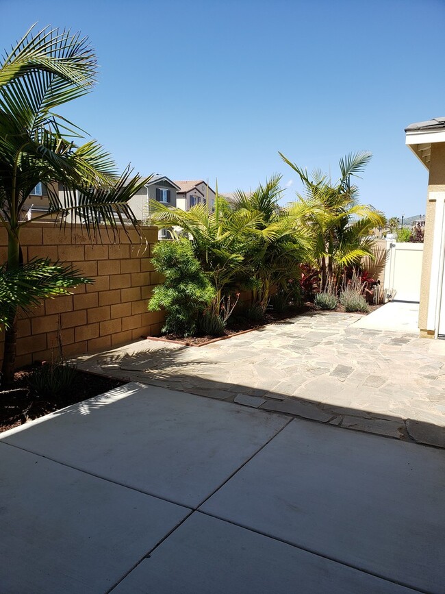 Building Photo - Riverpark 3+3 Single Family Home $4200