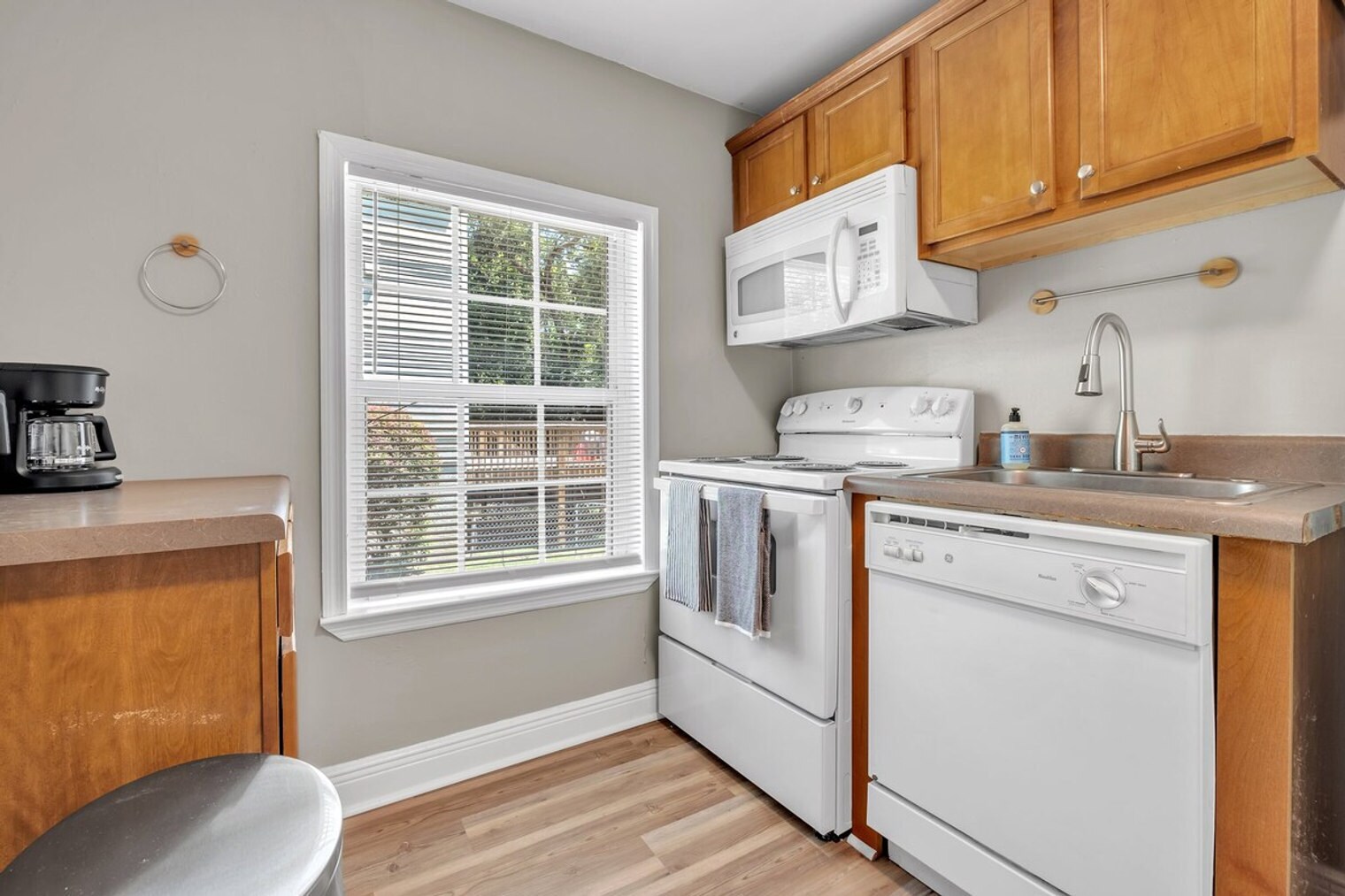 Building Photo - 1004 Buena Vista Dr