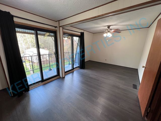 Building Photo - Deep Creek Manor! 3 Bd / 1.5 Bth - Central...