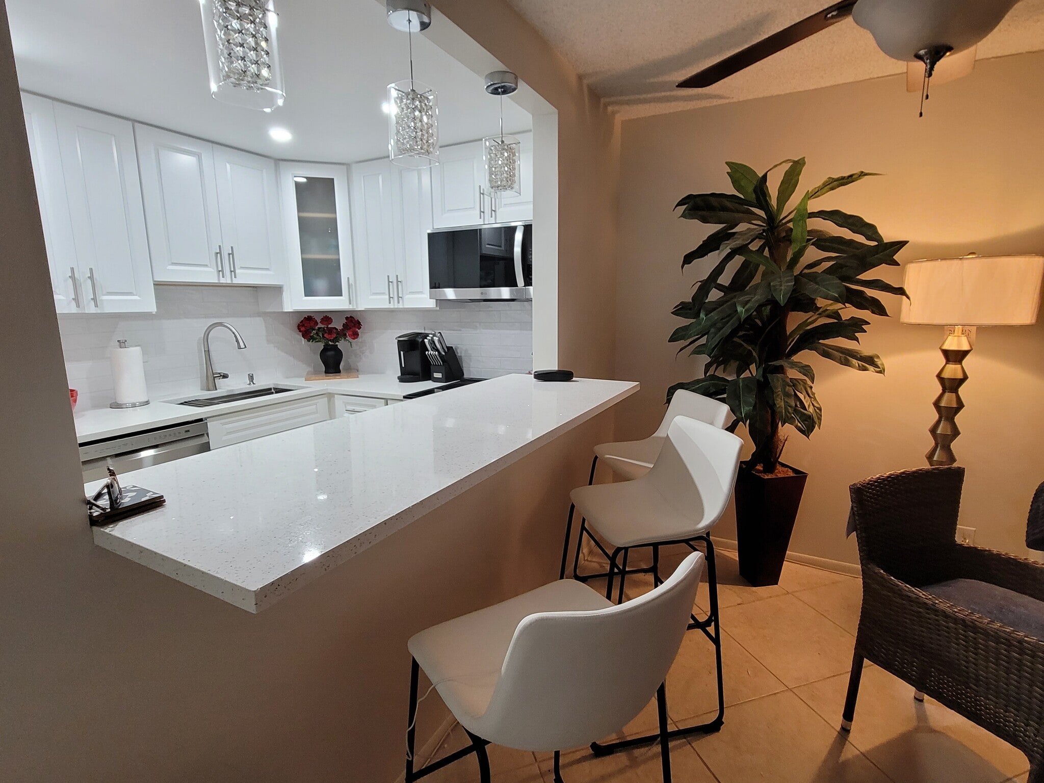 Dining area - 1421 S Ocean Blvd