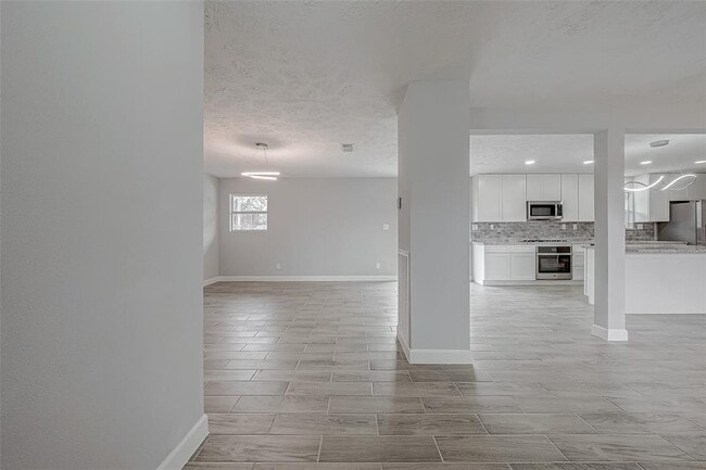 Building Photo - 300 Lane Dr