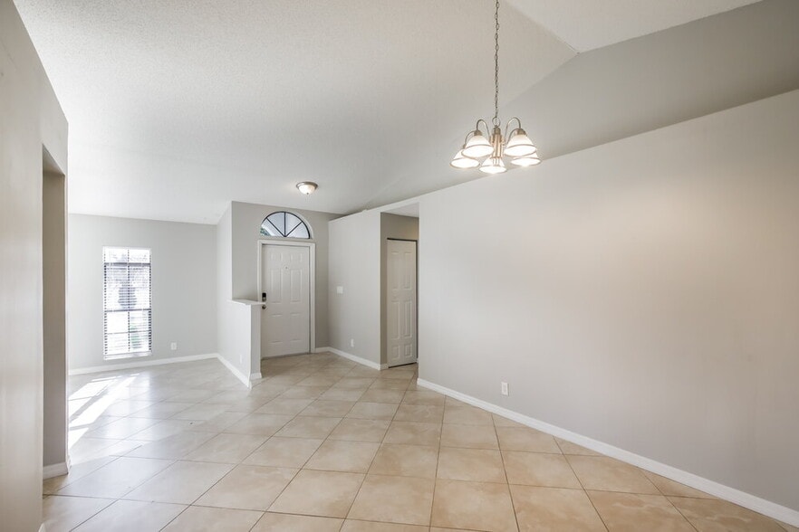 Building Photo - 487 SW 169th Terrace