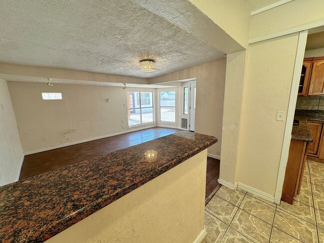 Building Photo - West El Paso/Canutillo 6bed/4bath refrig A/C Home!