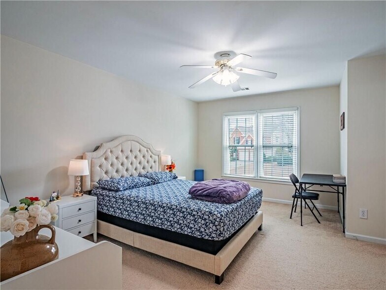 Building Photo - 10910 Chatburn Way