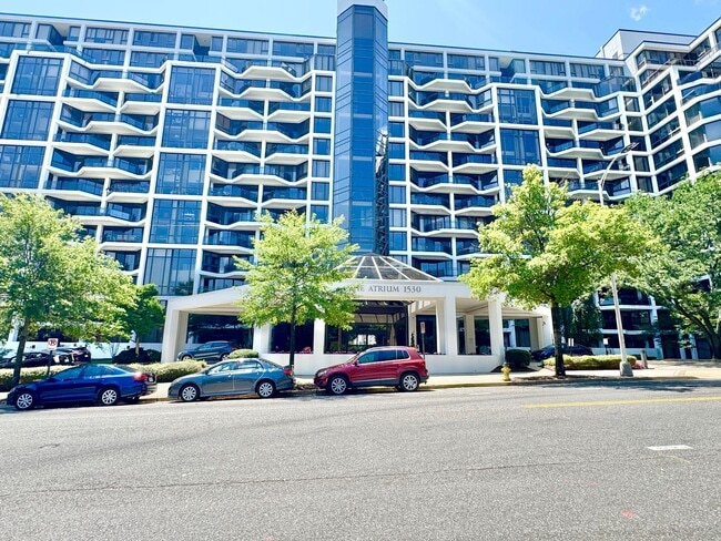 Building Photo - ARLINGTON CONDO - Sleek Sophistication Mee...