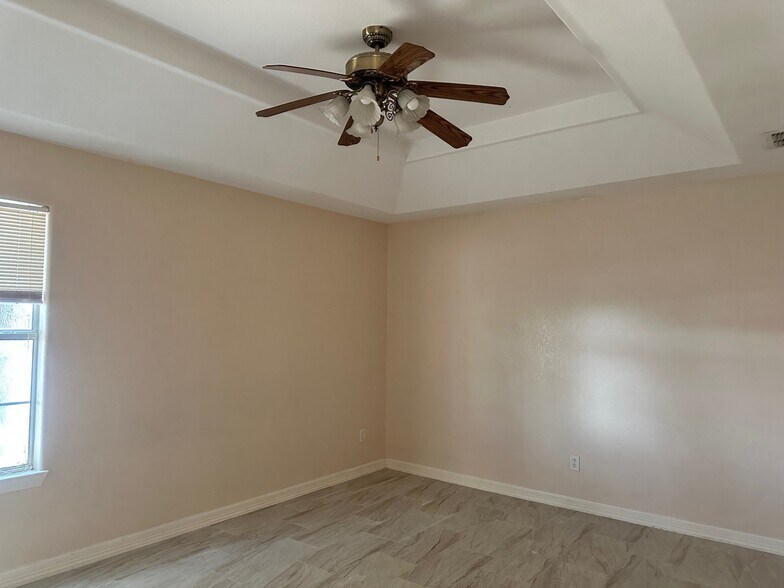 Building Photo - 4501 N 25th Ln