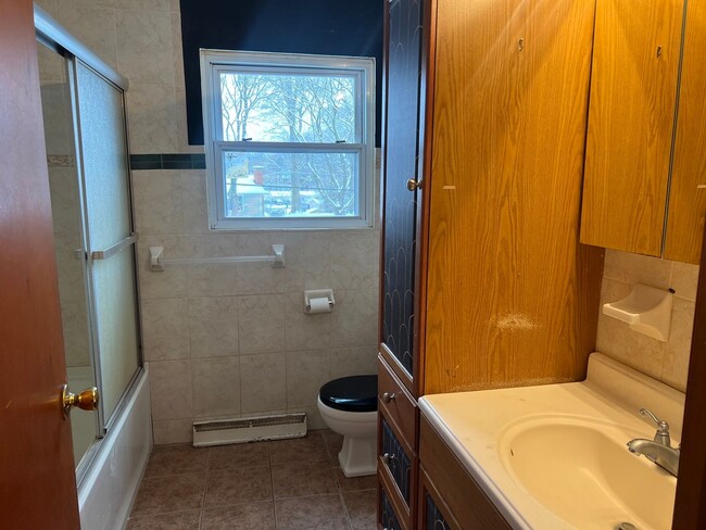 Building Photo - Updated 3-Bed Ranch in Plain Local Schools! Fenced Yard & Jetted Tub