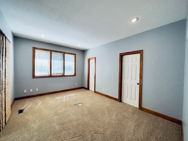 Building Photo - {6411} Enchanted Lake Estates + Updated Kitchen, Fresh Paint Throughout +  Main Floor Primary Bed...