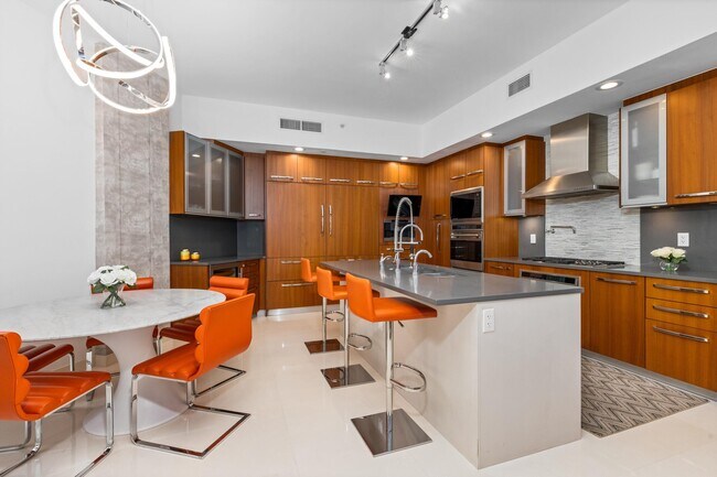 Building Photo - 1000 S Ocean Blvd