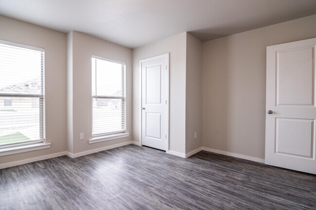 Building Photo - 2118 Langford Ave