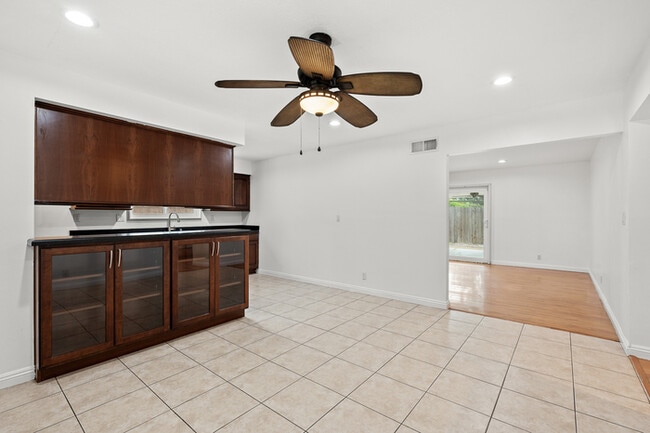 Building Photo - Beautifully Renovated 3BR/2BA Single-Story...