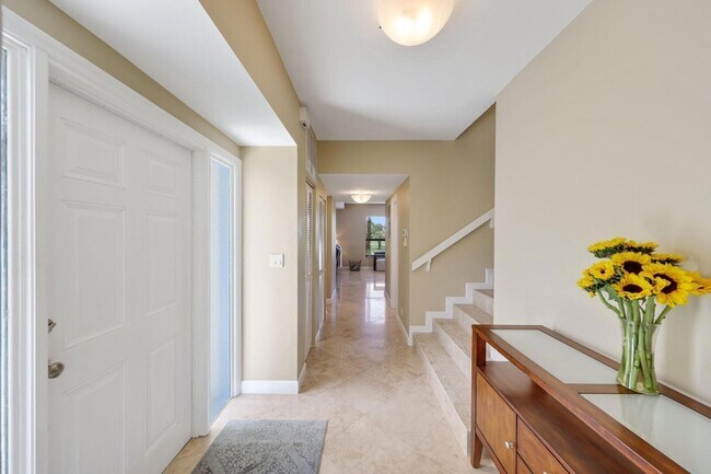 Building Photo - 800 Greensward Ct