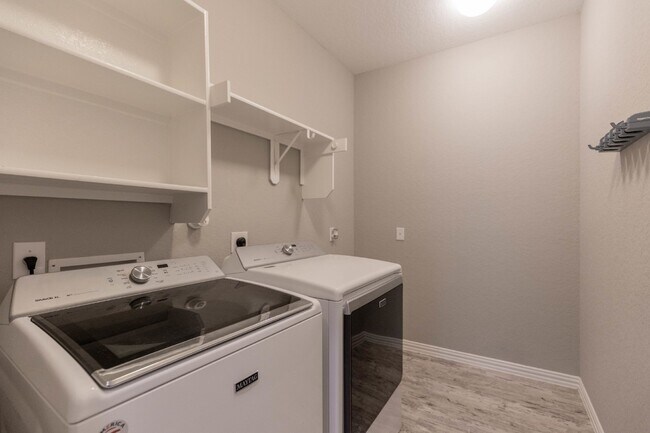Building Photo - 8603 Pinto Cyn