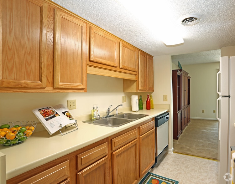 Primary Photo - Lexington Place Apartments