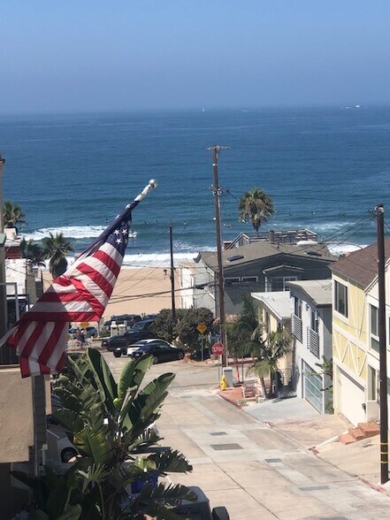 Building Photo - 212 42nd St