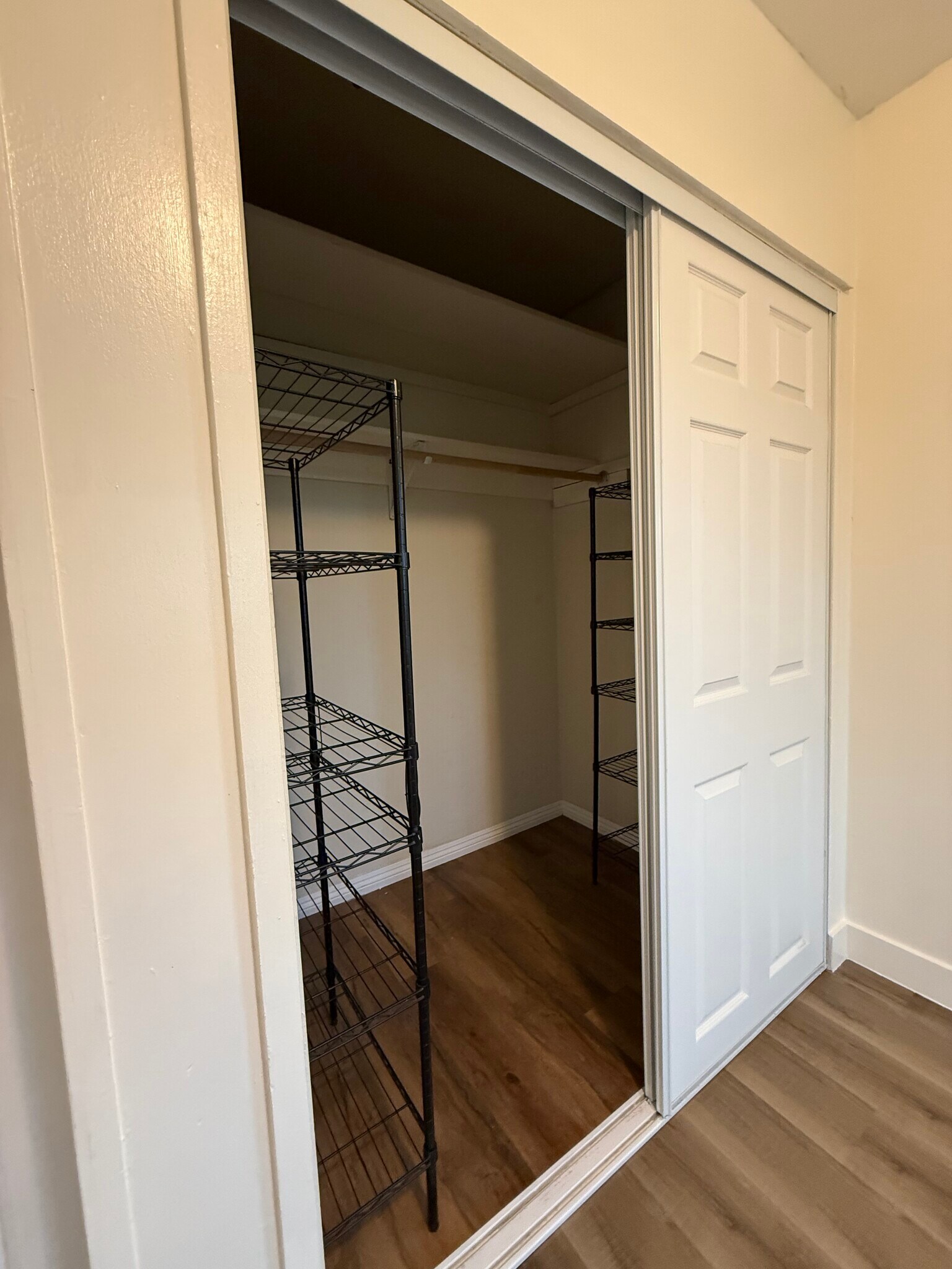 Closet - 1437 W 60th Pl