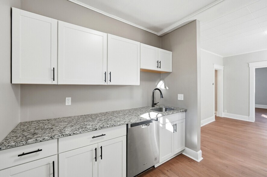 Building Photo - 2905 Robertson Ave