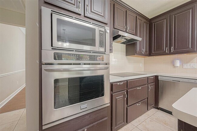 Building Photo - 1618 Savannah Dr