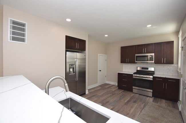 Building Photo - 97 Gates St