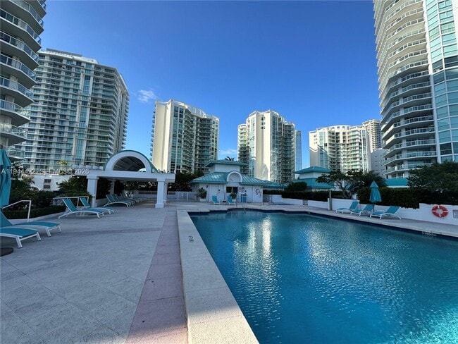 Building Photo - 16500 Collins Ave