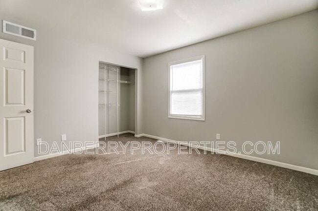 Building Photo - 1103 Searles Rd